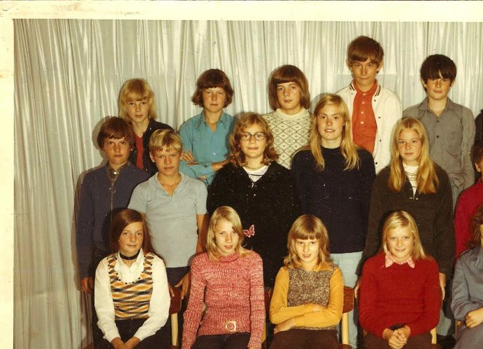 årg 1964. Maj-Britt Hansen har sendt os foto hun startede i klassen i 1965.