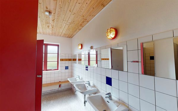 bjaergeborg-vaerelse-vestekysten-danmark-lejerskole-bad-02 kopier