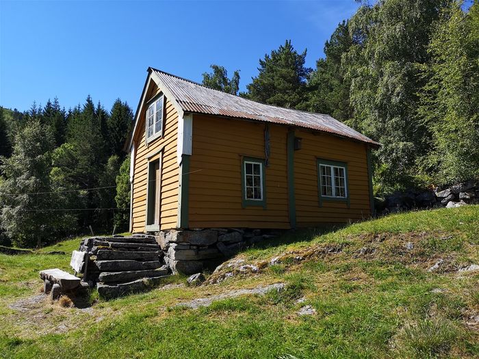 Uthuset. Kanskje eit gamalt stabbur.
