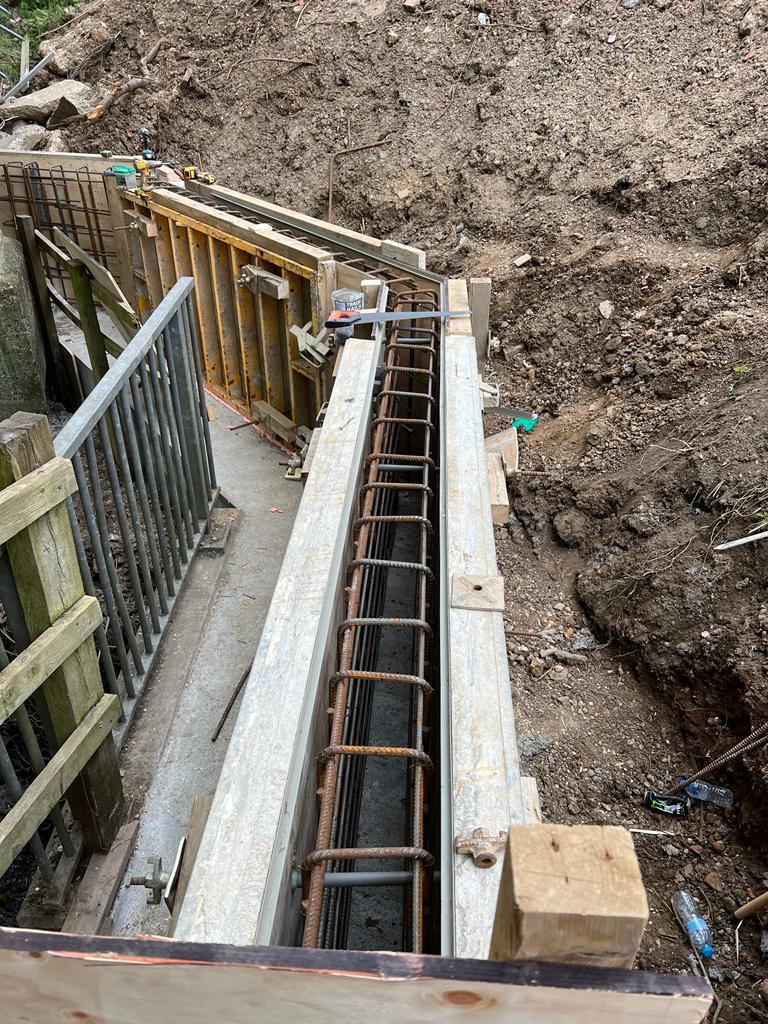 RETAINING WALL CONSTRUCTION