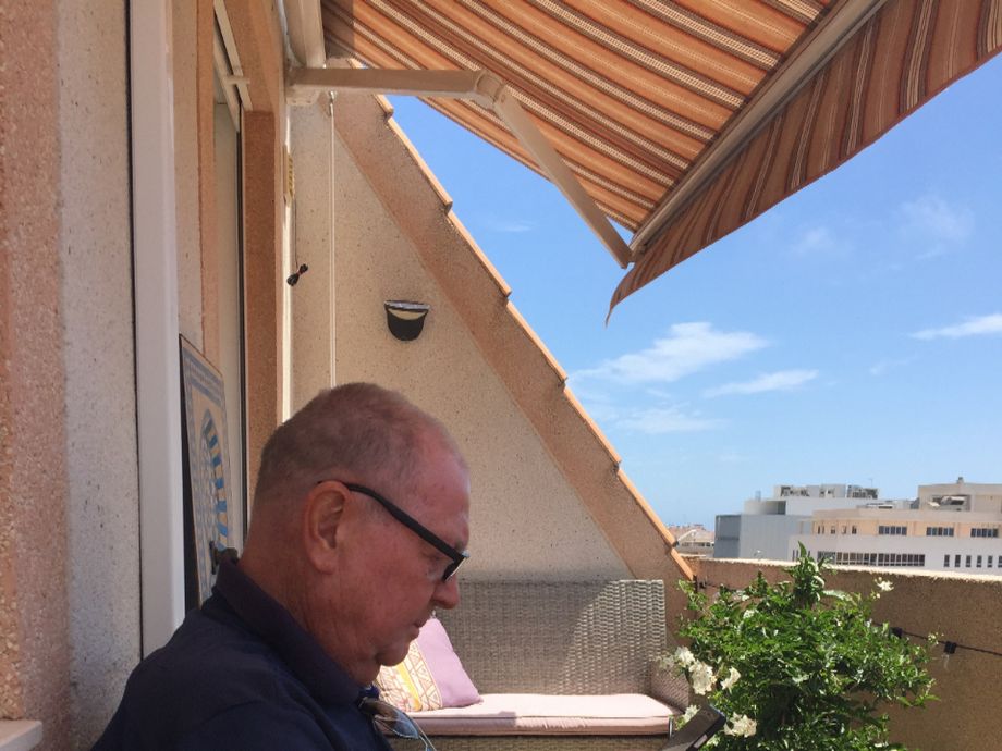Jag heter Jörgen Johansson och har jobbat som IT-konsult i egen regi fram till min pension 2013. Främst har jag jobbat med IT inom området bank och finans.

Under vinterhalvåret är jag bosatt i Spanien och under sommarhalvåret i Sverige där jag tillbringar större delen av tiden i Stockholms skärgård med våran båt Josefina III som är en Maxi 87 från 1977. Se menyval.

Använd gärna gästboken om du har några frågor eller funderingar. 