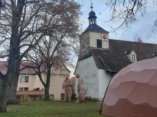 Austellung an der Bienen Garten Kirche
