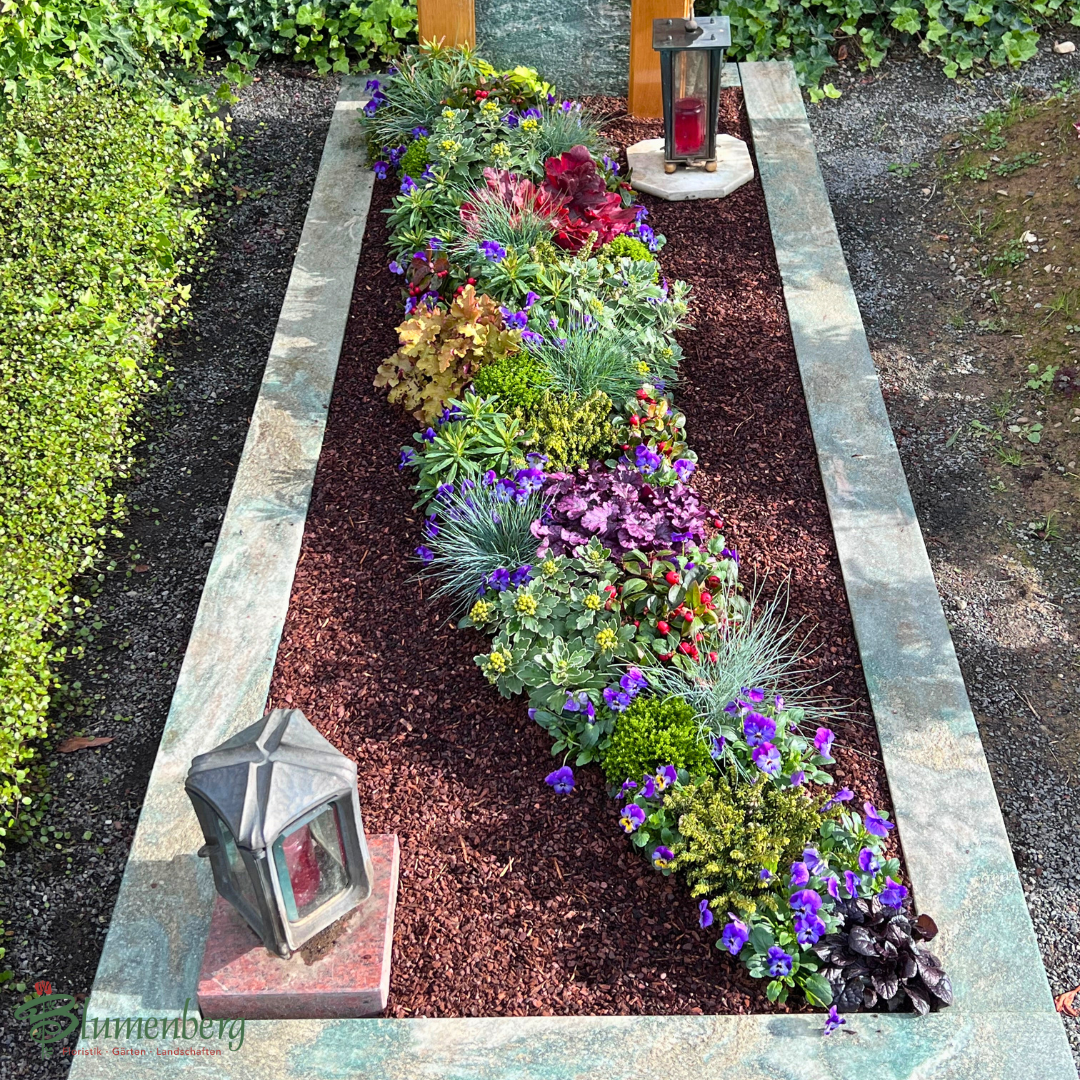 Grabbepflanzung - Dauergrabpflege - Blumen Blumenberg