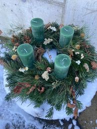 Adventkranz tannengrün_Blumen vom Hühnersteig