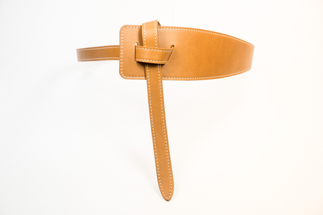 Håndlavet og håndsyet læderbælte