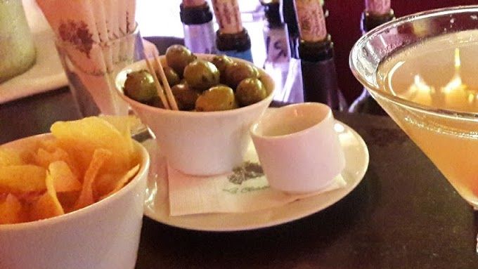 Jep, dér sad jeg på Hemingways barstol og fik en ægte Hemingway Daiquiri, hvilket du kan læse mere om i Story to go Vol I.