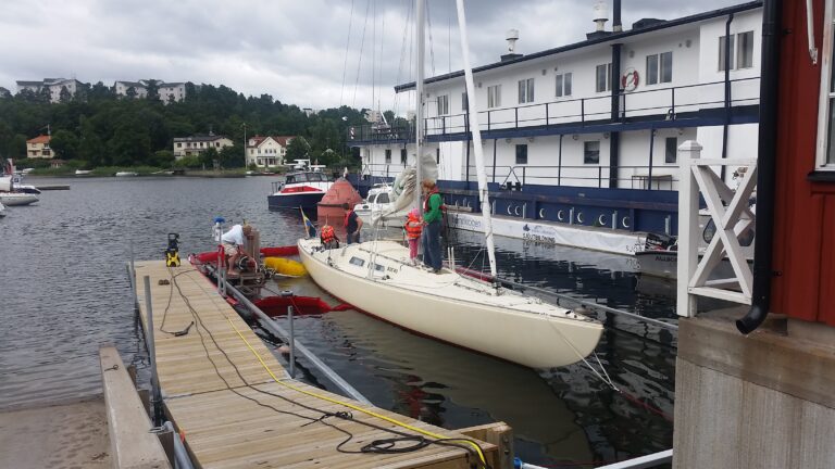 Segelbåt i bottentvätten