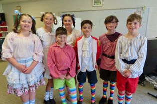2022 "Klewless" Cast Backstage