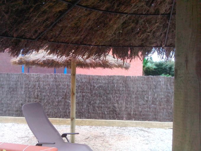 Notre brande 100 % occultante 
Parasols  paillote,  top déco! !