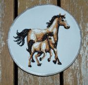 Ecusson blanc gris 2 chevaux