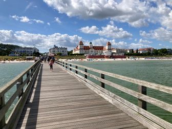 Binz set fra den 375 m lange bro