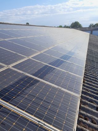 Schoonmaken 320 zonnepanelen