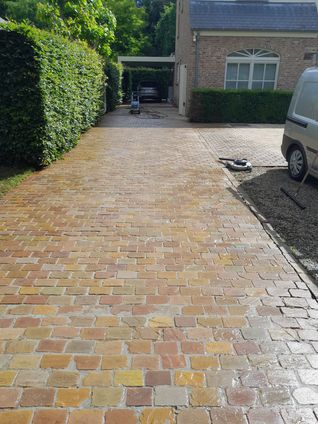 Foto na de schoonmaakwerken oprit