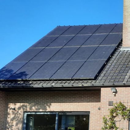 foto voor de schoonmaak zonnepanelen -->