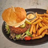 Cafe K, veggie burger  (2)