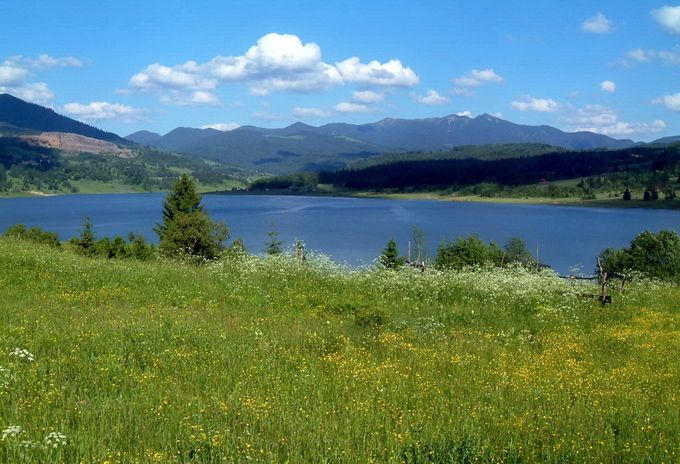 Lacul Colibita si M-tii Calimani (foto Caliman Club)