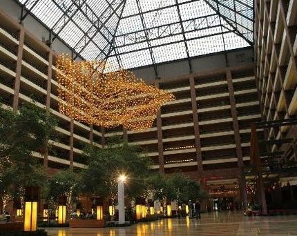 Hilton Anatole.  Det var som att komma in i en en stor katedral.