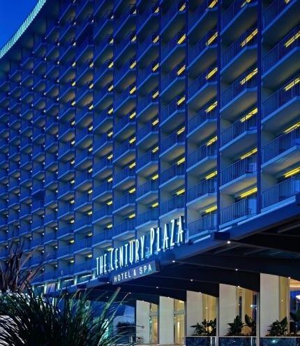 Century Plaza. I såna här enorma hotellkomplex bodde man ibland.