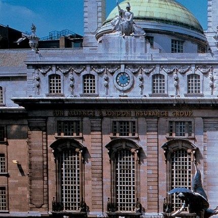 Picadilly Circus. Hotellet ovanpå U-stationen var inte så bra.