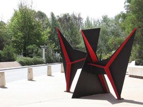 Monumentalkonst var ett av Calders specialområden.