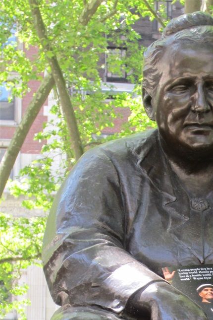 Gertrude Stein som staty i Briant Park på Manhattan, New York (Jo Davidson).