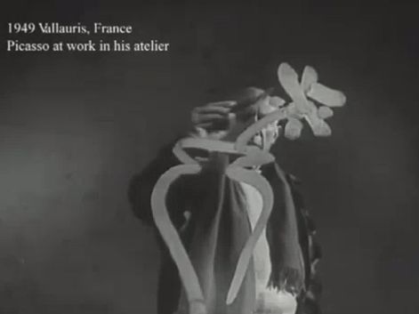 Bilderna bedrar eftersom Picasso under de här åren inte fick så mycket målat. Det blev mest några ganska oengagerade porträtt på barnen.