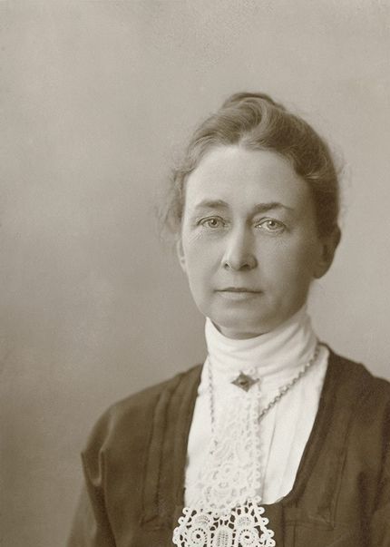Hilma af KLint var 43 år då hon fick uppdraget att göra Målningar till templet.