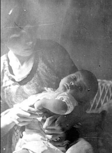 Sigrid Hjertén med sonen Ivan 1912.