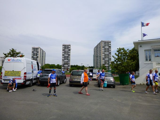 Arrivée au stade municipal de  Chatillon.