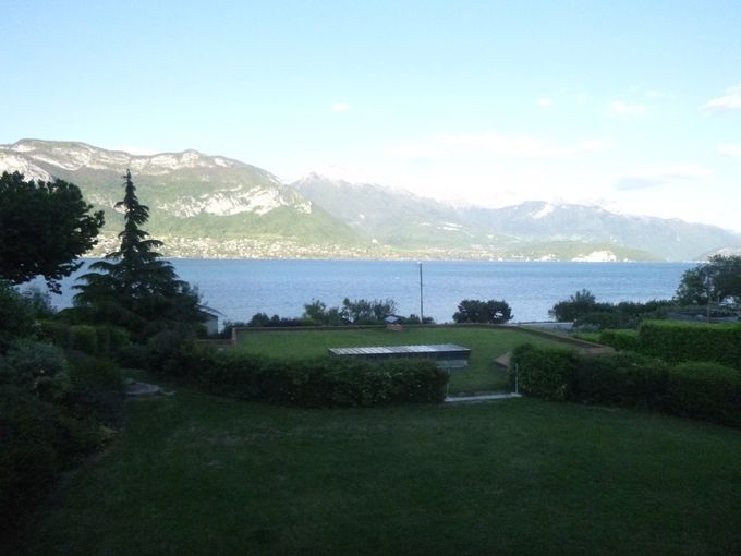 Super vue de  balcon de la chambre. 