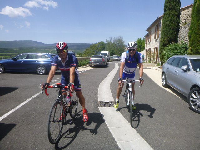 Arrivée à l’hôtel après la montée du Ventoux. 