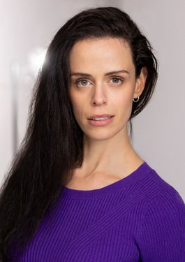 Cecilia Säverman headshot straight hair by Erik Lundback
