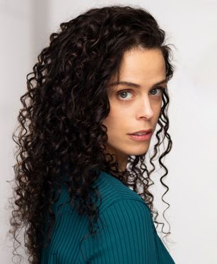 Cecilia Säverman peek over shoulder curly hair Erik Lundback