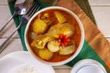 yellow-curry-chicken-massaman-maephorn-curry