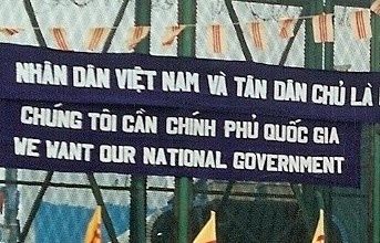 K̉y Nịêm Đ̣ê Tứ Chu Niên ngày thành ḷâp CPQGVNLT - 16/02/1995 đựơc đồng bào c̉ư hành tṛong th̉ê.