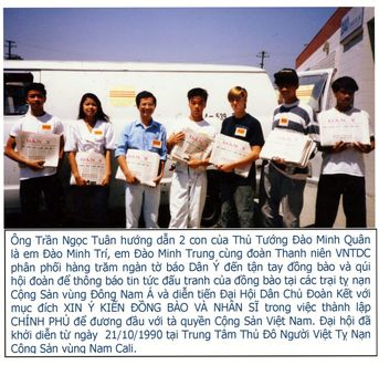 Phong Trào VN Tân Dân Ch̉u tự ấn tống hàng trăm ngàn tờ báo Dân Ý đ̉̉ê loan truyền tin tức Đ̣ai Ḥôi. Em Đào Minh Trí, hình đứng giữa, trưởng nam c̉ua Th̉u Tướng nhiết thành ṿân đ̣ông các ḅan thanh niên sinh viên ḥoc sinh phân phối báo Dân Ý.