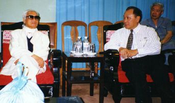 Th̉u Tướng CSVN Pḥam Văn Đồng ph̉ai tiếp Sứ Gỉa Lê Minh đ̉ê nḥân Công Hàm c̉ua Th̉u Tướng CPQGVNLT ngay ṭai 