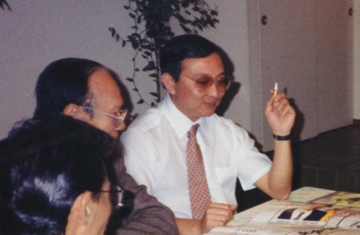 Cụ Trọng Nghĩa thuyết trình về chiến dịch ĐẠP MẶT HỒ CHÍ MINH và cùng mật nghị với ông Đào Minh Quân kế hoạch đối phó với âm mưu Việt Cộng tại UNESCO. Từ trái sang phải: Cụ Lương Hữu Di, Chủ Tịch Hội Cựu Chiến Sĩ và Đồng Minh QLVNCH đặc khu Santa Clara, cụ Nguyễn Xuyên, Chủ Tịch Liên Minh Toàn Dân, ông Đào Minh Quân, Chủ Tịch Phong Trào Việt Nam Tân Dân Chủ, nhà văn Thần Phong Nguyễn Hải Triều, Cụ Trọng Nghĩa, Thường Vụ Hội Lễ Nghĩa Liêm Sĩ và Tổ Chức Dân Sử Việt và ông Phạm Trí cùng họp bàn để tung chiến dịch KÝ ĐẠP MẶT TÊN VIỆT GIAN HỒ CHÍ MINH và phương pháp đối phó với Việt Cộng tại UNESCO.