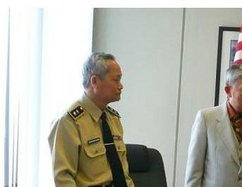 Ông Pḥu Tá Trần Tiếng tiếp nḥân Công tác.