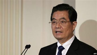 Hồ C̉âm Đào, cựu Ch̉u Ṭich Trung C̣ông đang ḅi Tòa Án Tây Ban Nha tḥu lý.