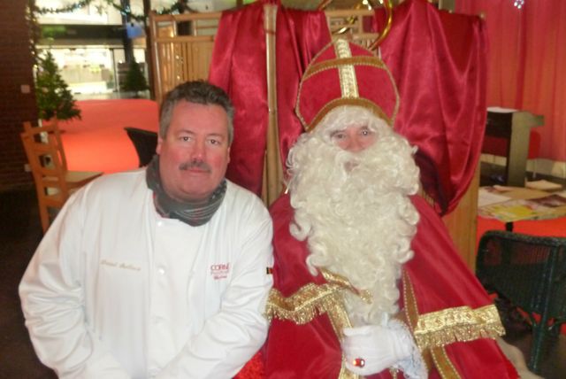 LE 06 décembre 2012 avec le grand St-Nicolas du passage linthout 