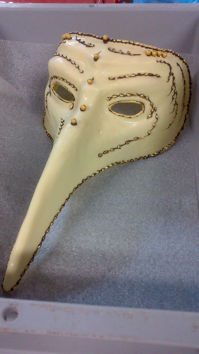 ENCORE LUI LE CHOCOLAT BLANC POUR BASE  ,DES PERLES DE SUCRE  DE LA FINESSE ...VIVA CARNAVAL...DANIEL STALLAERT