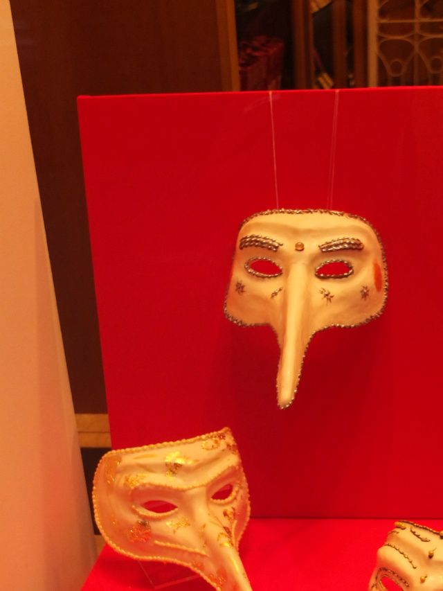                                     LES MASQUES 