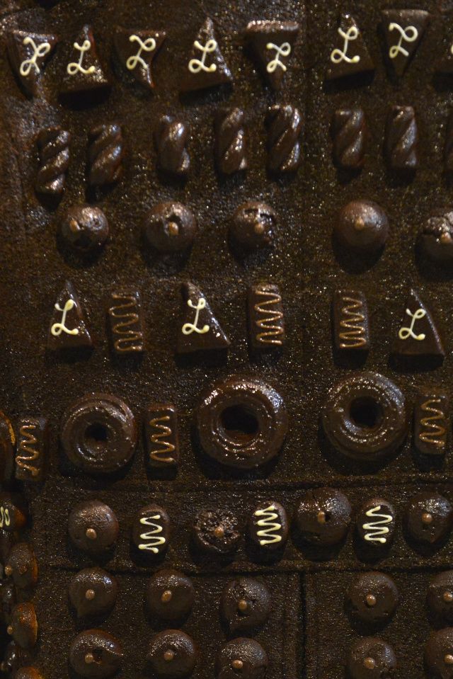 EN DETAILS 