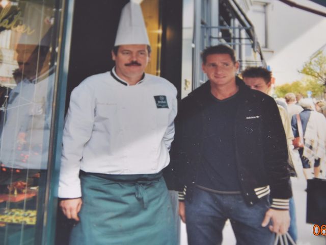 Glen De Boeck (ex joueur de foot au RSCA aussi) Ici  à Anvers en ???? il y a longtemps