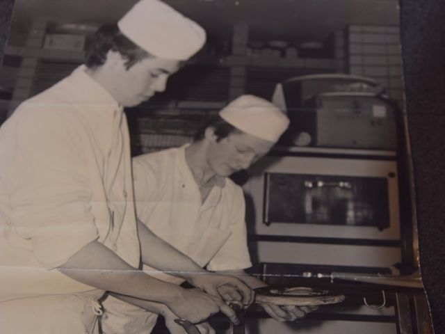 Le départ Ecole CERIA-IPIAT  ici en 2 eme Année pâtisserie
réalisation   d un éclair  