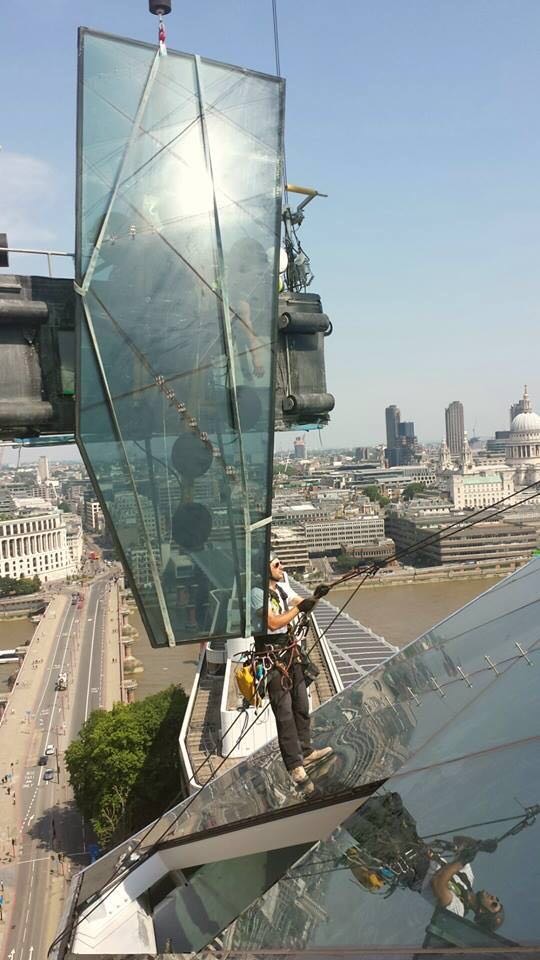 One Blackfriars, Glass installation 