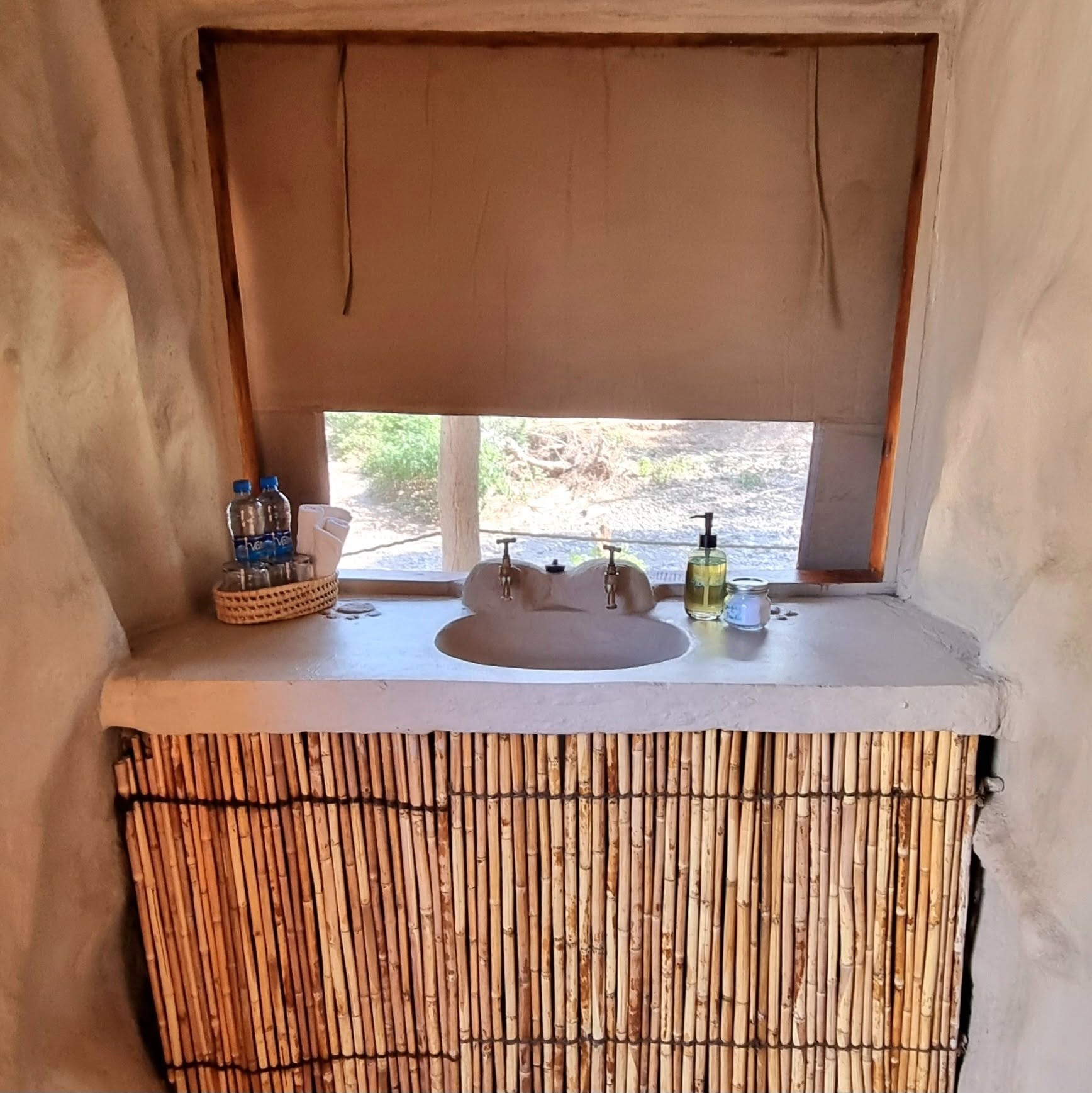 GOBA HAND BASIN
