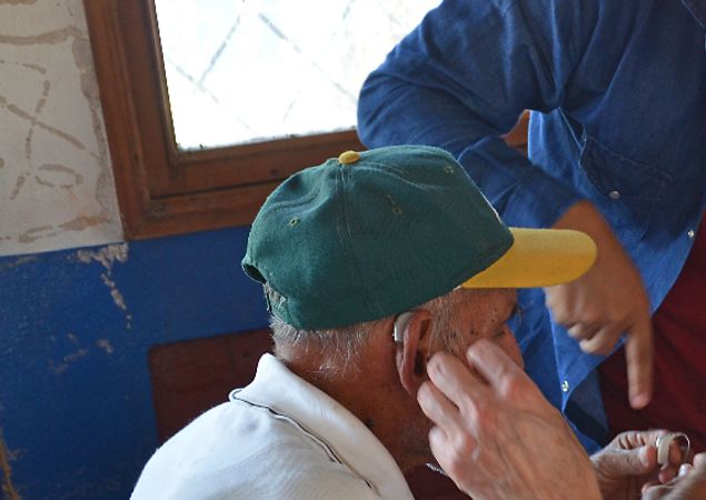 David Knoppert fitting a gentleman with a set of hearing aids. What an amazing gift for him, now he can hear much better
