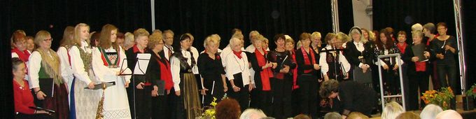 Cordis Vocalis og det franske koret sammen på scenen.